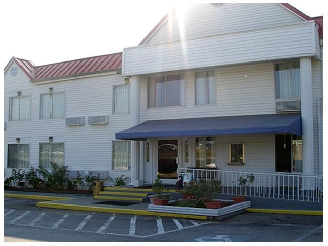 Days Inn By Wyndham Thomson Exterior photo