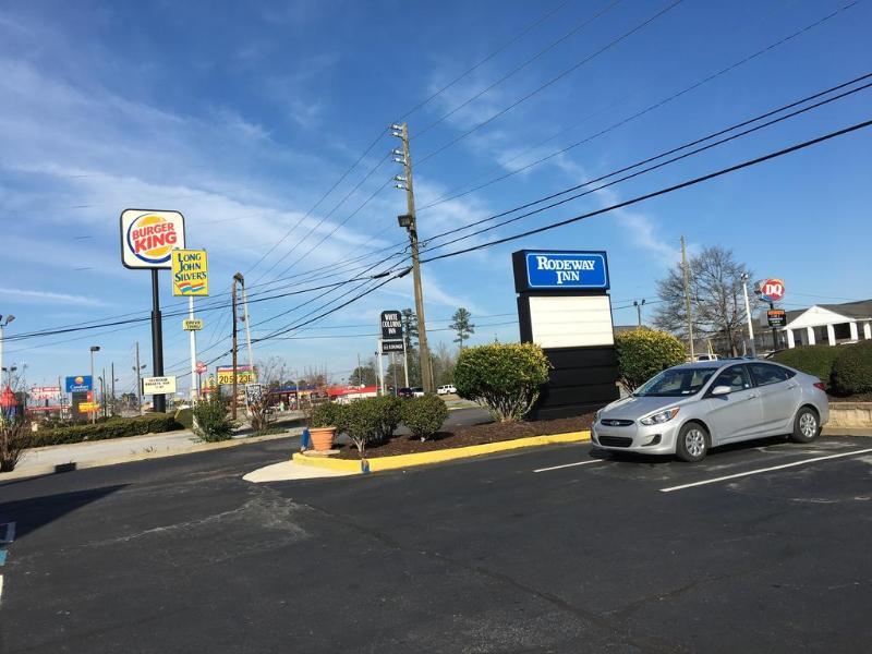 Days Inn By Wyndham Thomson Exterior photo