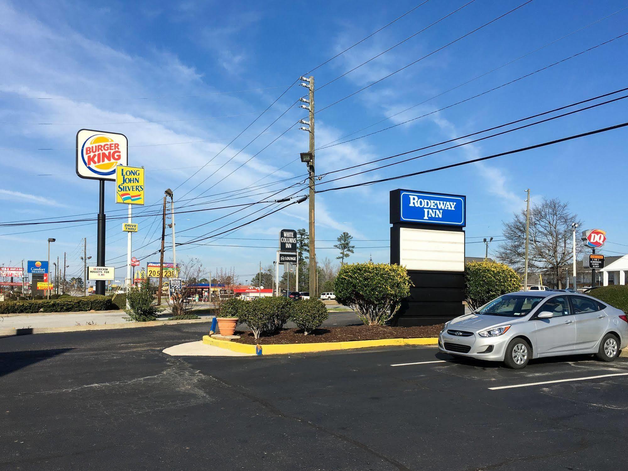 Days Inn By Wyndham Thomson Exterior photo